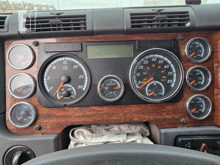 2016-freightliner-cascadia-125-image-14