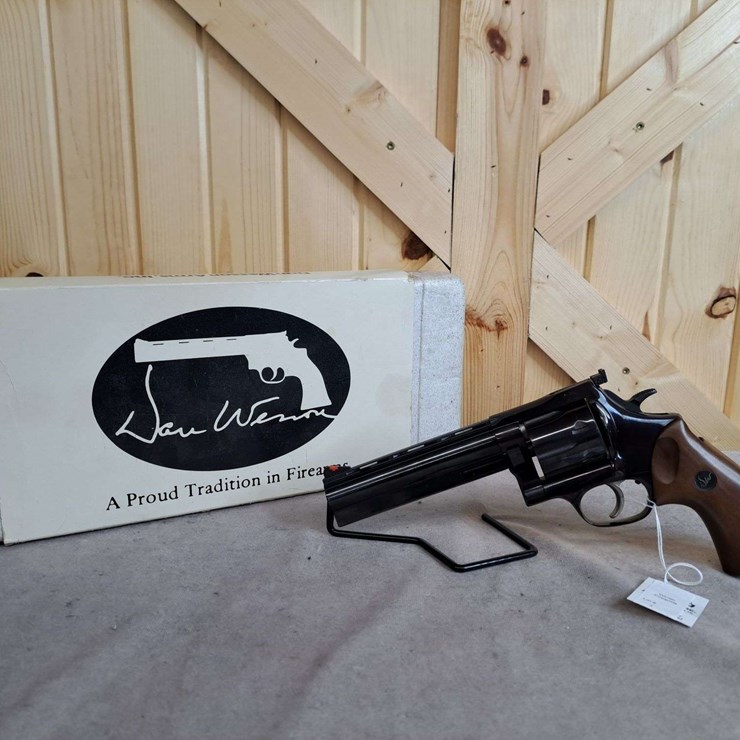 Dan Wesson Model 44 VH .44 Magnum DA Revolver