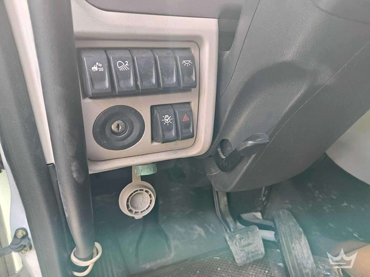 2022-peterbilt-567-t/a-wet-kit-day-cab-truck-tractor-image-25