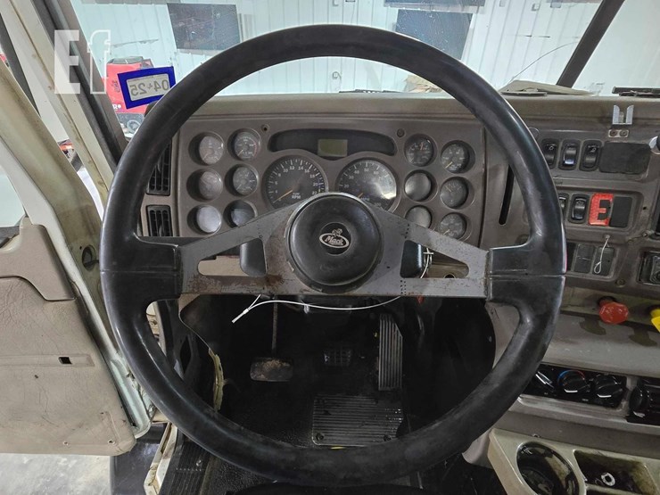 2006-mack-vision-cxn613-image-10