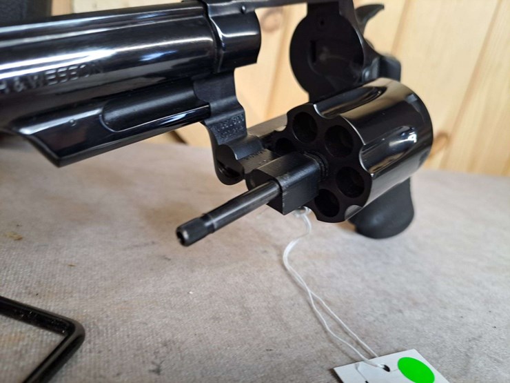 smith-&-wesson-model-29-2-.44-magnum-da-revolver-image-12