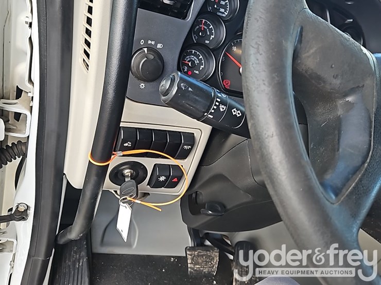 2020-peterbilt-567-image-36