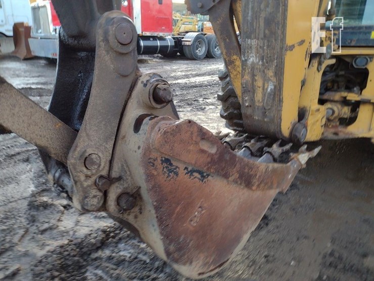 2005-caterpillar-420d-image-32