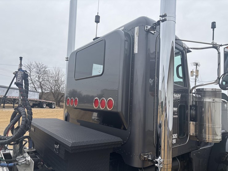 2006-peterbilt-379-image-16