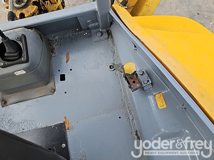 new-holland-lb110-image-24