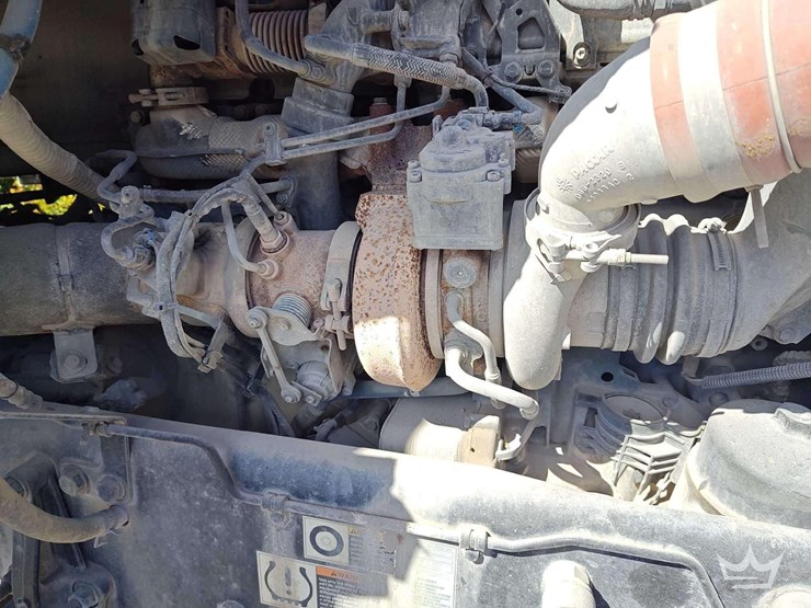 2023-peterbilt-567-image-11