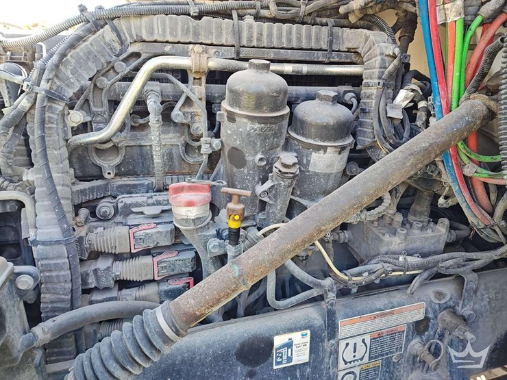 2023-peterbilt-567-image-30