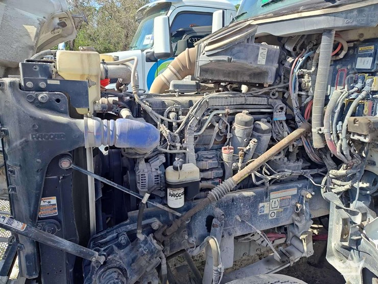 2023-peterbilt-567-t/a-wet-kit-day-cab-truck-tractor-image-10