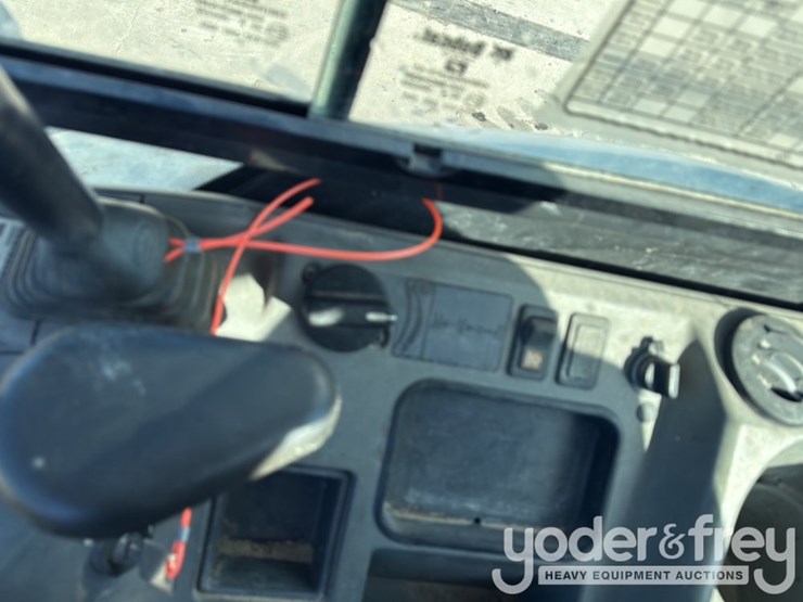 2020-bobcat-e26-image-35