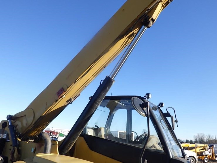 caterpillar-th560b-image-9