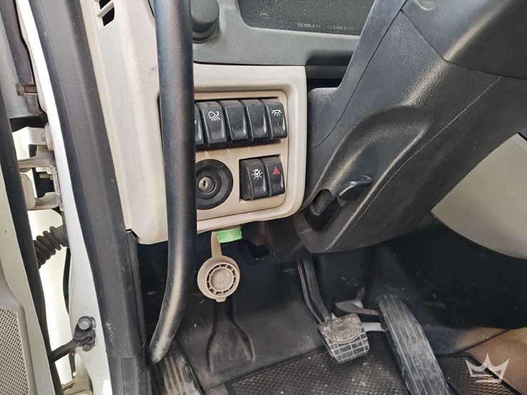 2022-peterbilt-567-t/a-wet-kit-day-cab-truck-tractor-image-21