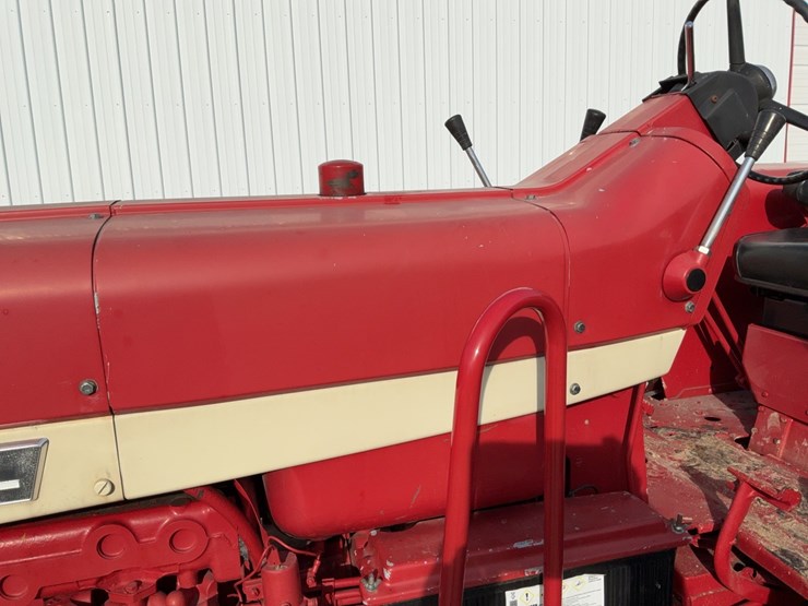 1970-ih-farmall-856-tractor-image-20