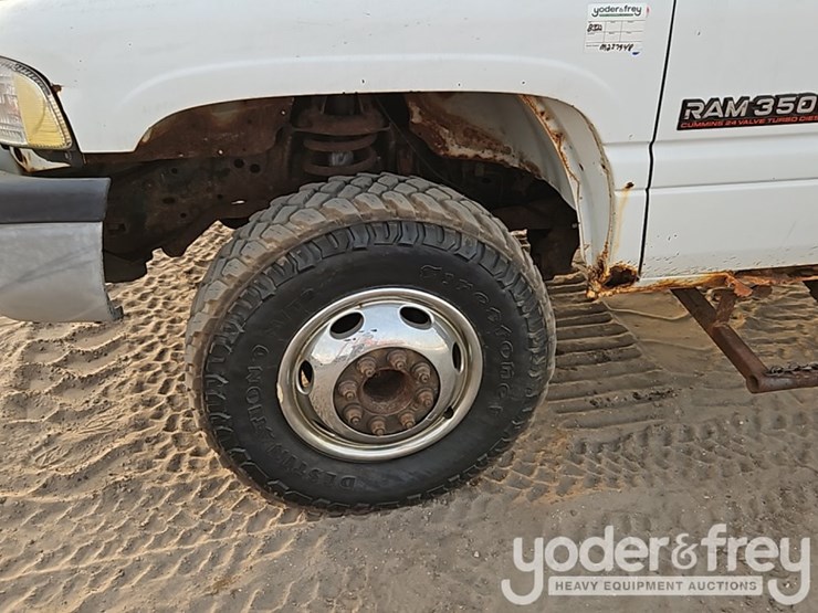 2002-dodge-3500-image-10