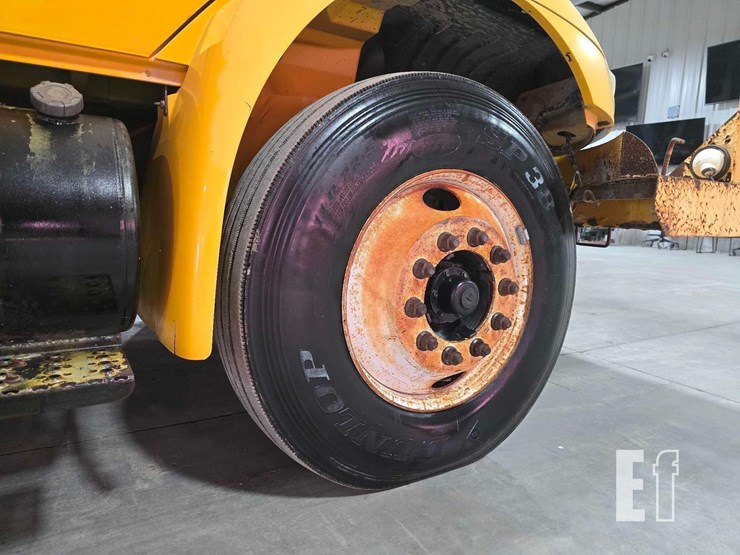 2002-international-durastar-4400-image-31