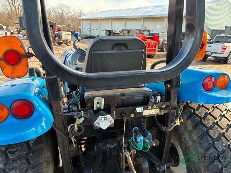 ls-xr4755h-loader-tractor-showing-3660-hours-image-13