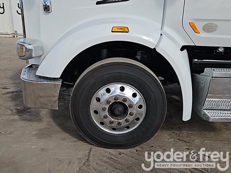 2020-peterbilt-567-image-13