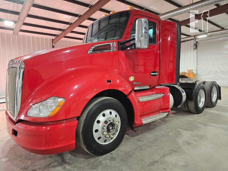 2015-kenworth-t680-image-1