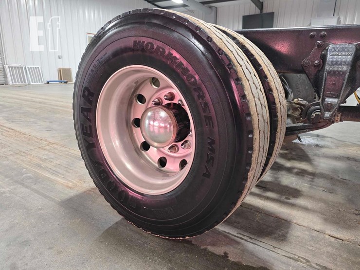 2017-freightliner-business-class-m2-106-image-22