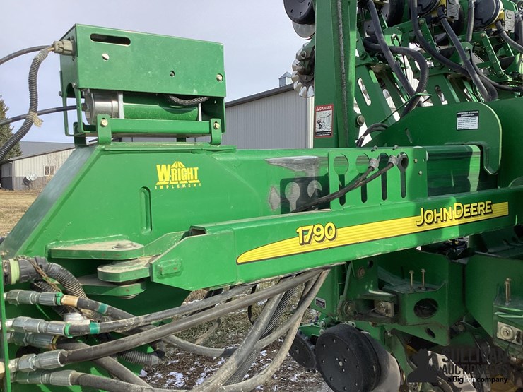 2011-john-deere-1790-image-17