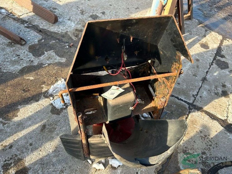 salt-spreader-chute-image-1