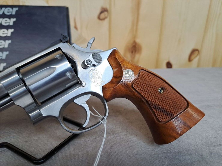 smith-&-wesson-model-686-.357-magnum-da-revolver-image-4