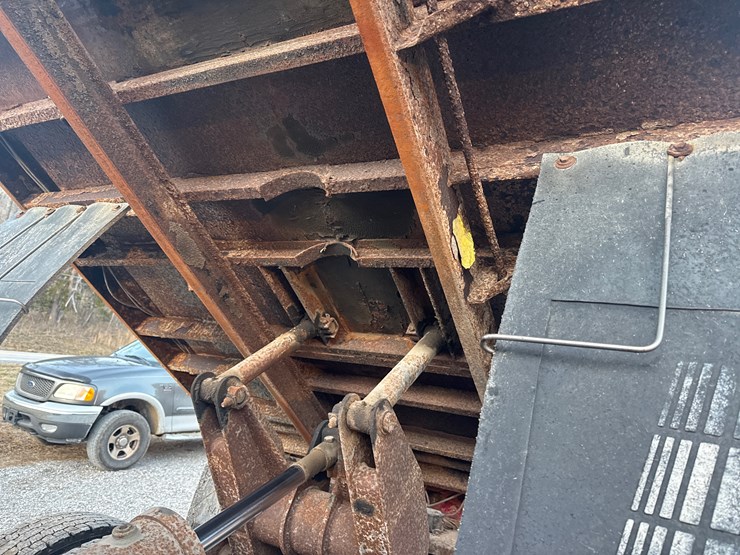 2005-sterling-l7500-image-10