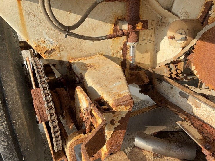 loftness-fs800-fertilizer-spreader-image-32