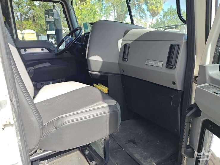 2022-mack-anthem-t/a-wet-kit-day-cab-truck-tractor-image-22