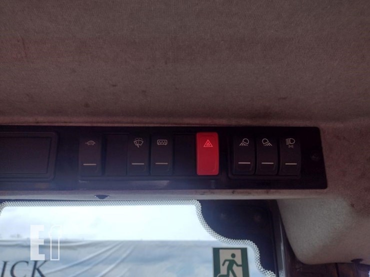 2019-deere-324l-image-11