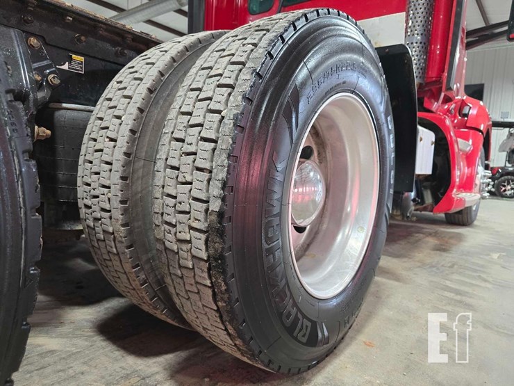 2015-kenworth-t680-image-30