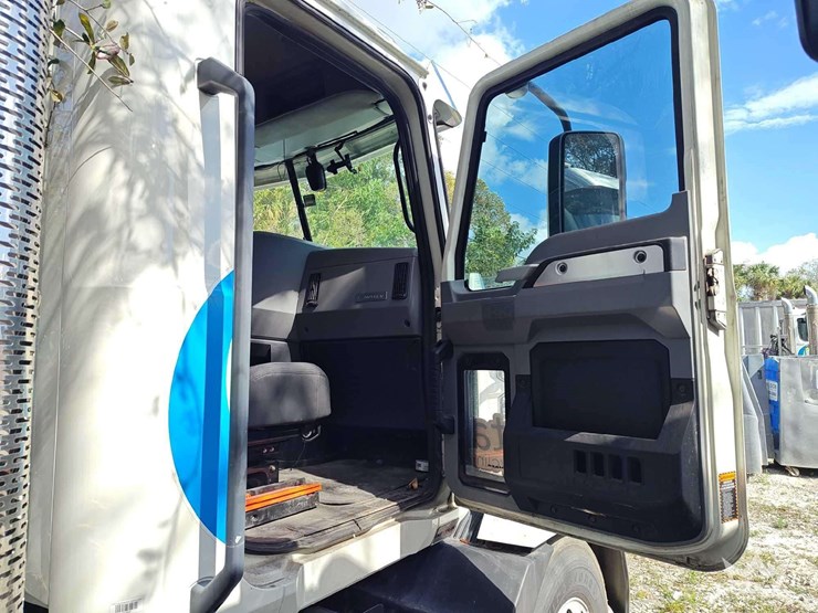 2020-mack-anthem-t/a-wet-kit-day-cab-truck-tractor-image-22