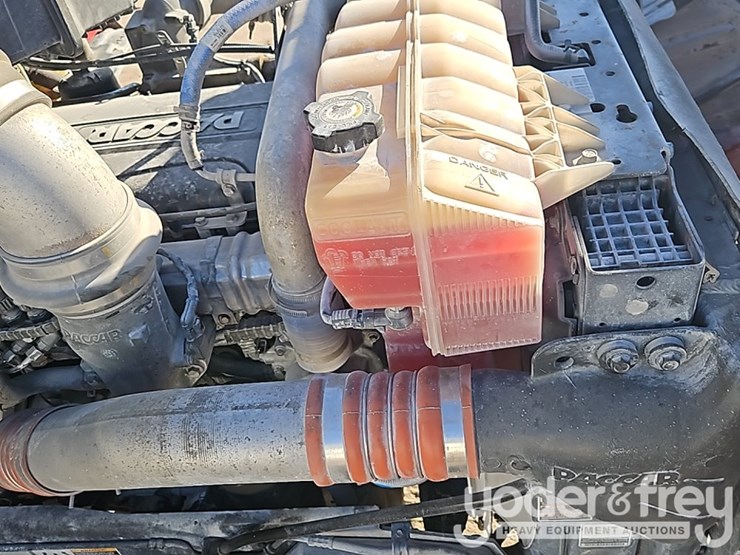 2018-peterbilt-579-image-26