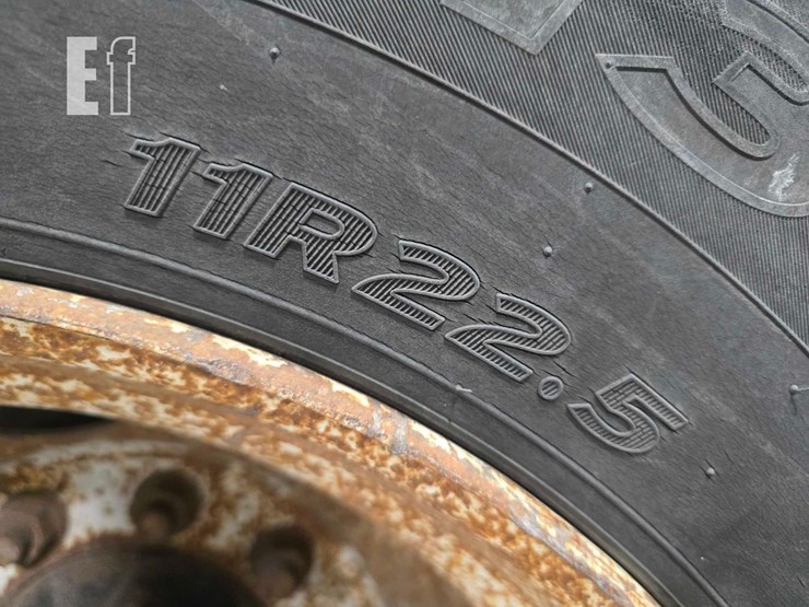 2013-peterbilt-365-image-32