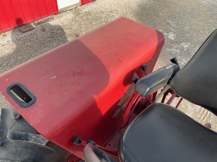 1970-ih-farmall-856-tractor-image-54