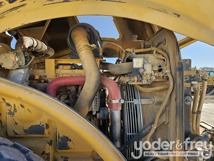 2016-caterpillar-cs54b-image-16