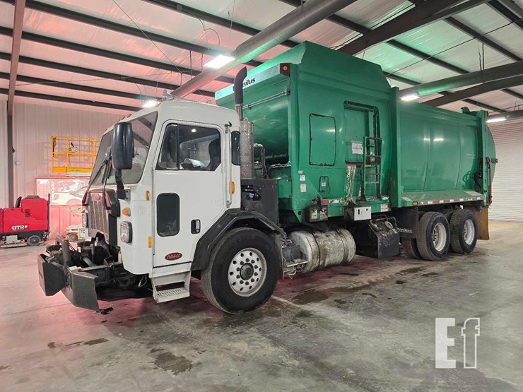 2020-peterbilt-520-image-1