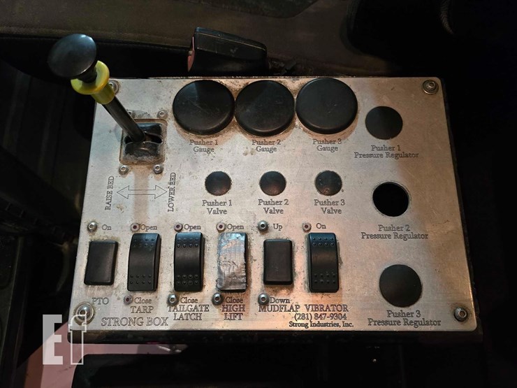 2013-caterpillar-ct660s-image-20