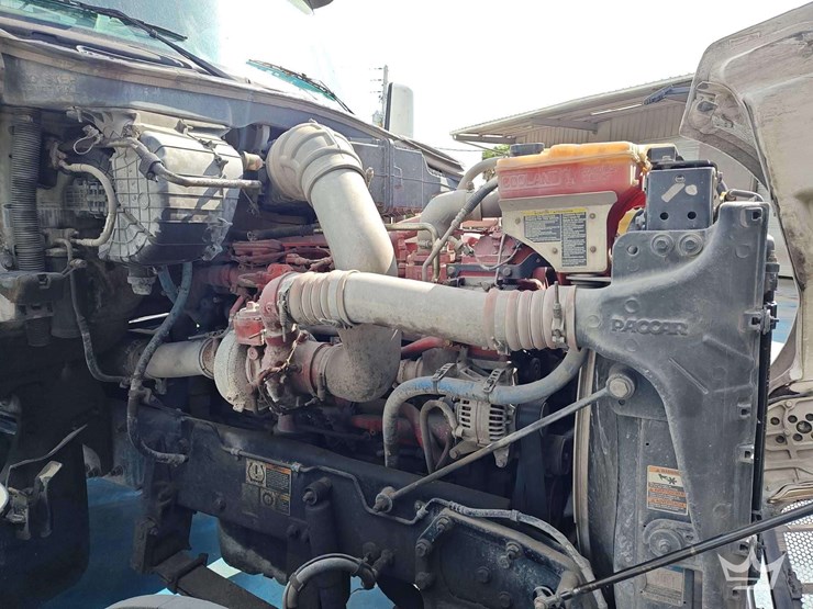 2022-peterbilt-567-t/a-wet-kit-day-cab-truck-tractor-image-10