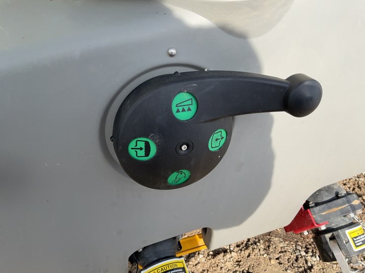 2024-hardi-commander-45-pull-type-sprayer-image-17