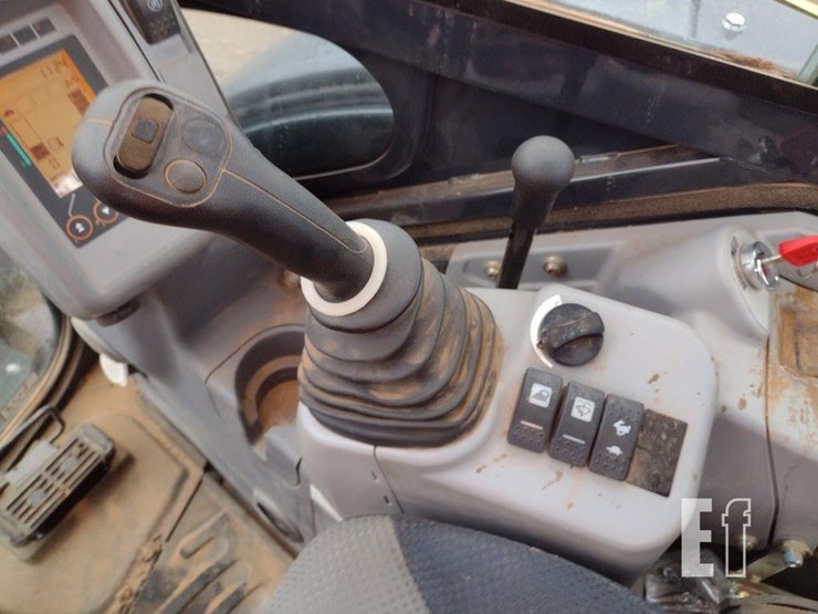 2023-deere-30g-image-8