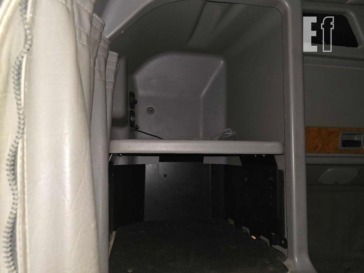 2008-peterbilt-386-image-18