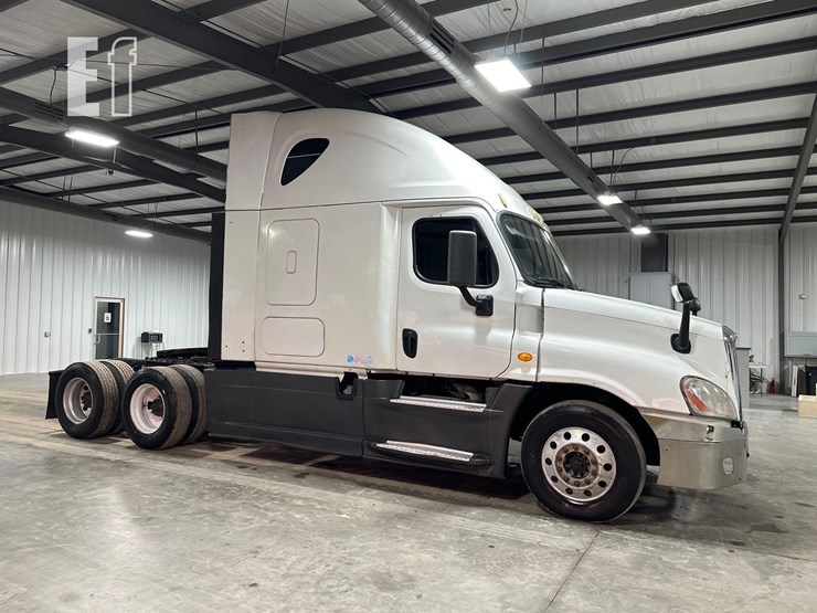 2014-freightliner-cascadia-125-image-2