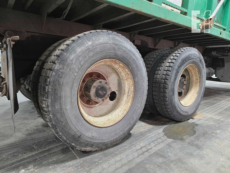 2013-peterbilt-365-image-30