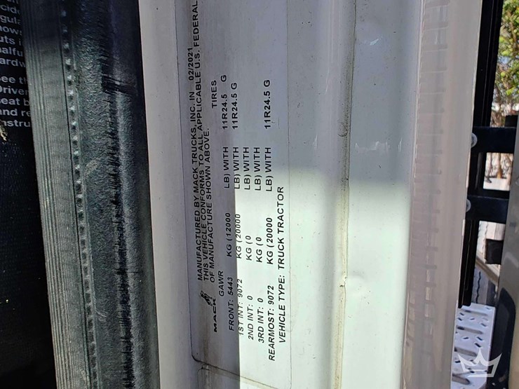 2022-mack-pinnacle-t/a-wet-kit-day-cab-truck-tractor-image-29