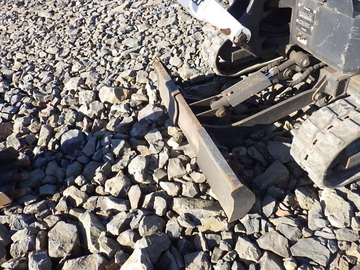 2021-bobcat-e10-image-11