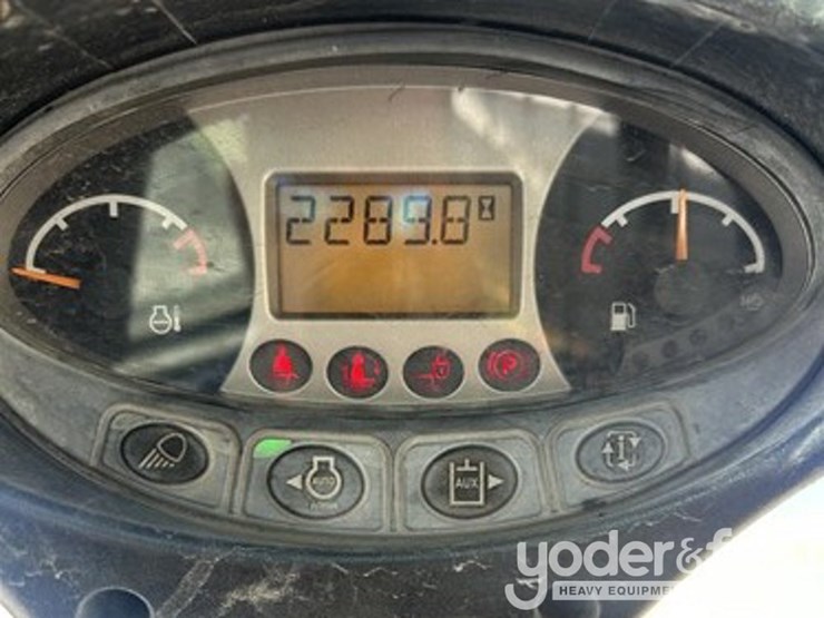 2022-bobcat-t740-image-10