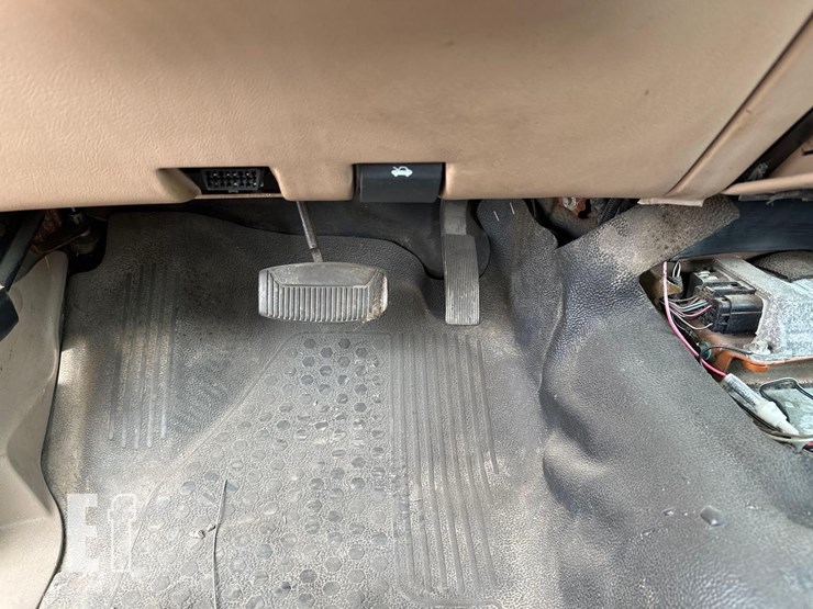 2001-ford-explorer-sport-trac-image-13