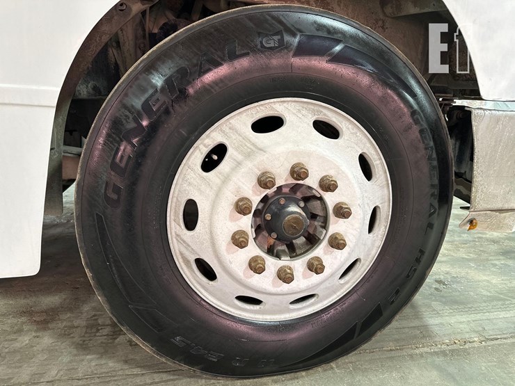 2005-peterbilt-385-image-22