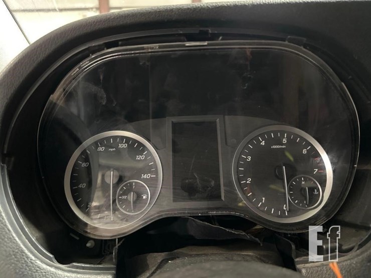 2017-mercedes-benz-metris-image-16