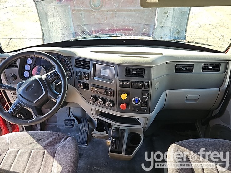 2018-peterbilt-579-image-35